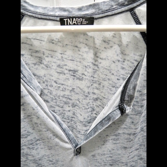 TNA light grey distressed 3/4 sleeve - Picture 2 of 2